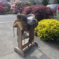 VINTAGE WESTERN SADDLE AND WOODEN STAND!!!