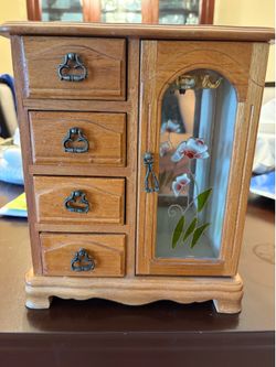 Jewelry box