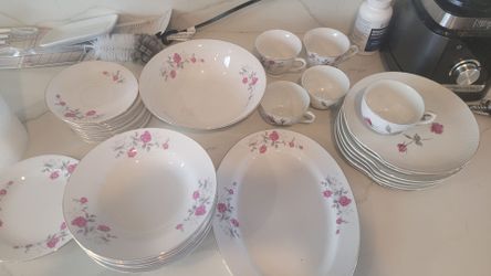 China set with teacup trays