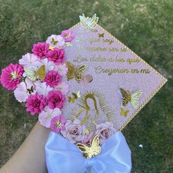 Custom graduation cap topper Adorno para birrete de graduación 👩🎓 Ya disponible para tomar pedidos Elige , inspírate en un modelo Que te guste