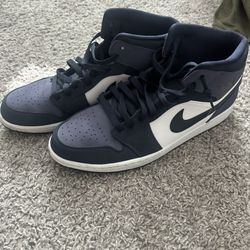 Jordan 1 Mid (Obsidian Sanded Purple)