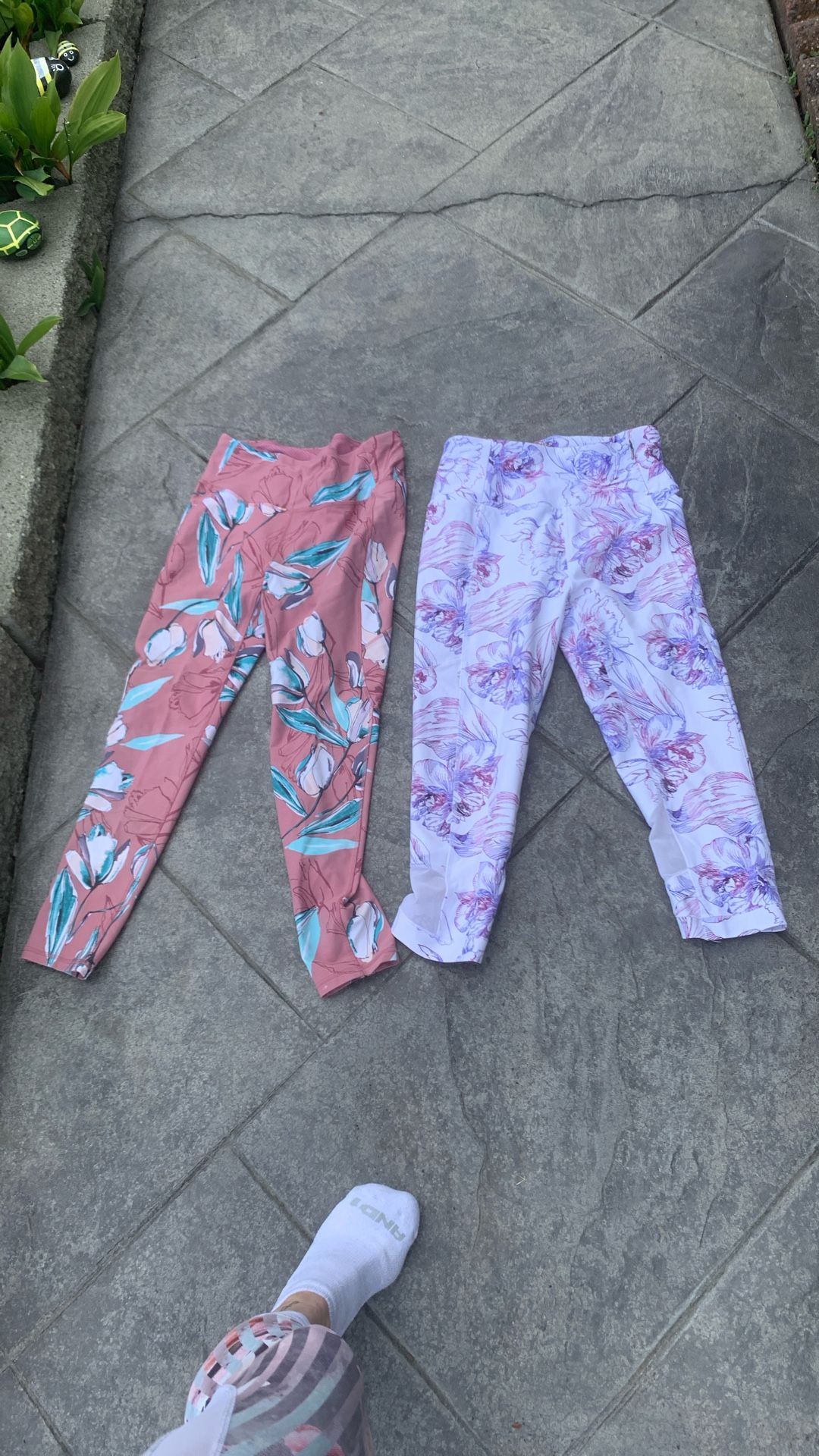 Two pair of workout leggings, Calia