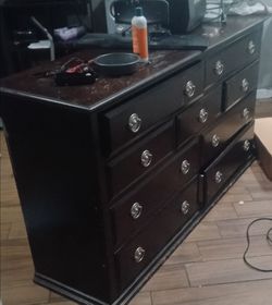 Dresser