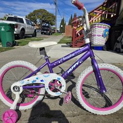 Girls Bike 18" Tires 
Good Condition Ready to Ride 