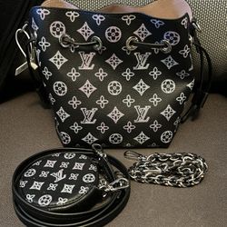Louis Vuitton diamier mongram GORGEOUS brand new sling bag gray black  backpack for Sale in Tarentum, PA - OfferUp