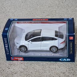 Tesla Model X white 1:32 scale miniature car alloy diecast mini vehicle toy with operable doors