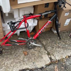 Trek Frame set And With Sugino Crank. Ulock Still On.  Bike 