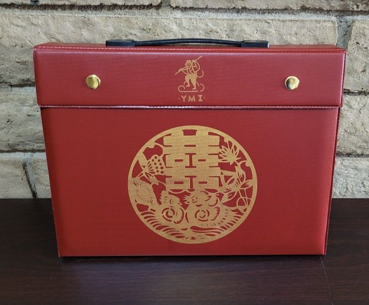 Professional Set Chinese Mahjong Set - Yellow - 146 Tiles