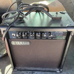 Yamaha Gutair 15ll Amp With Input/output Cord