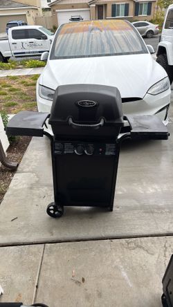 Huntington 2-Burner propane gas grill.
