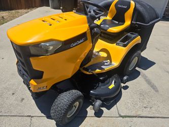 Cub cadet riding mower has a 46in deck