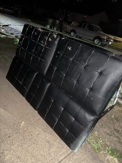 Couch Black