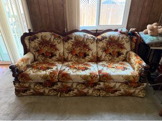 6 foot couch with pullout sleeper