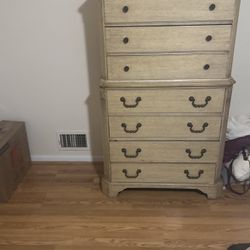 King bedroom Set(bed, tall dresser, dresser, 2-side Tables, 2-Lamps