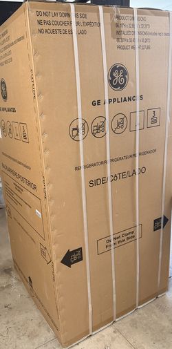 New Unopened GE 21.9 Cu Ft Refrigerator Includes Icemaker; Stainless Steel