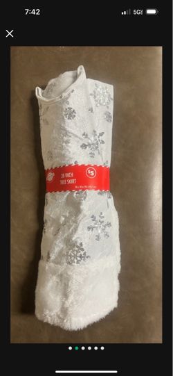 White tree skirt