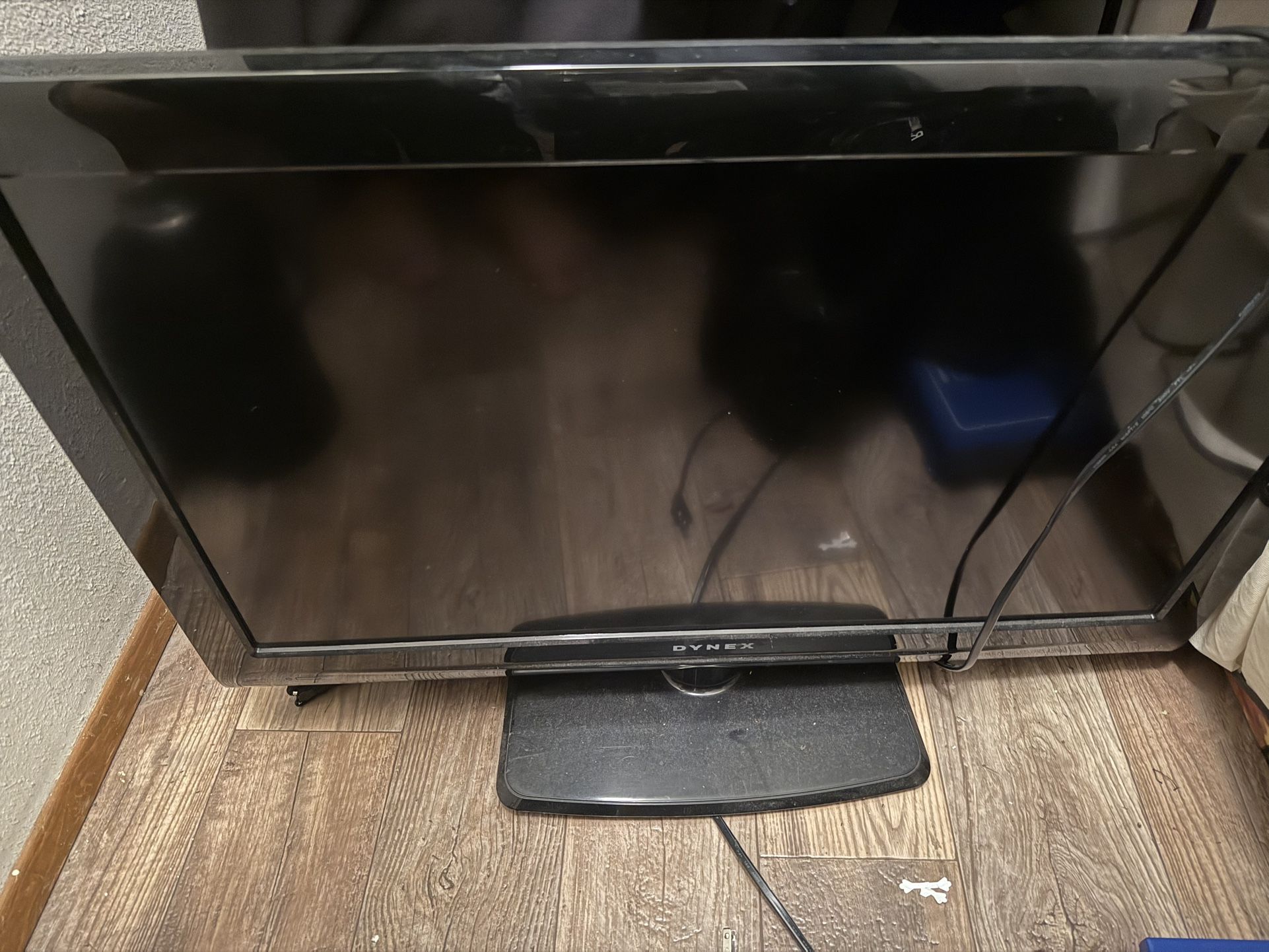 32 Dynex TV