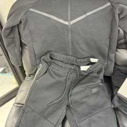Nike Tech 