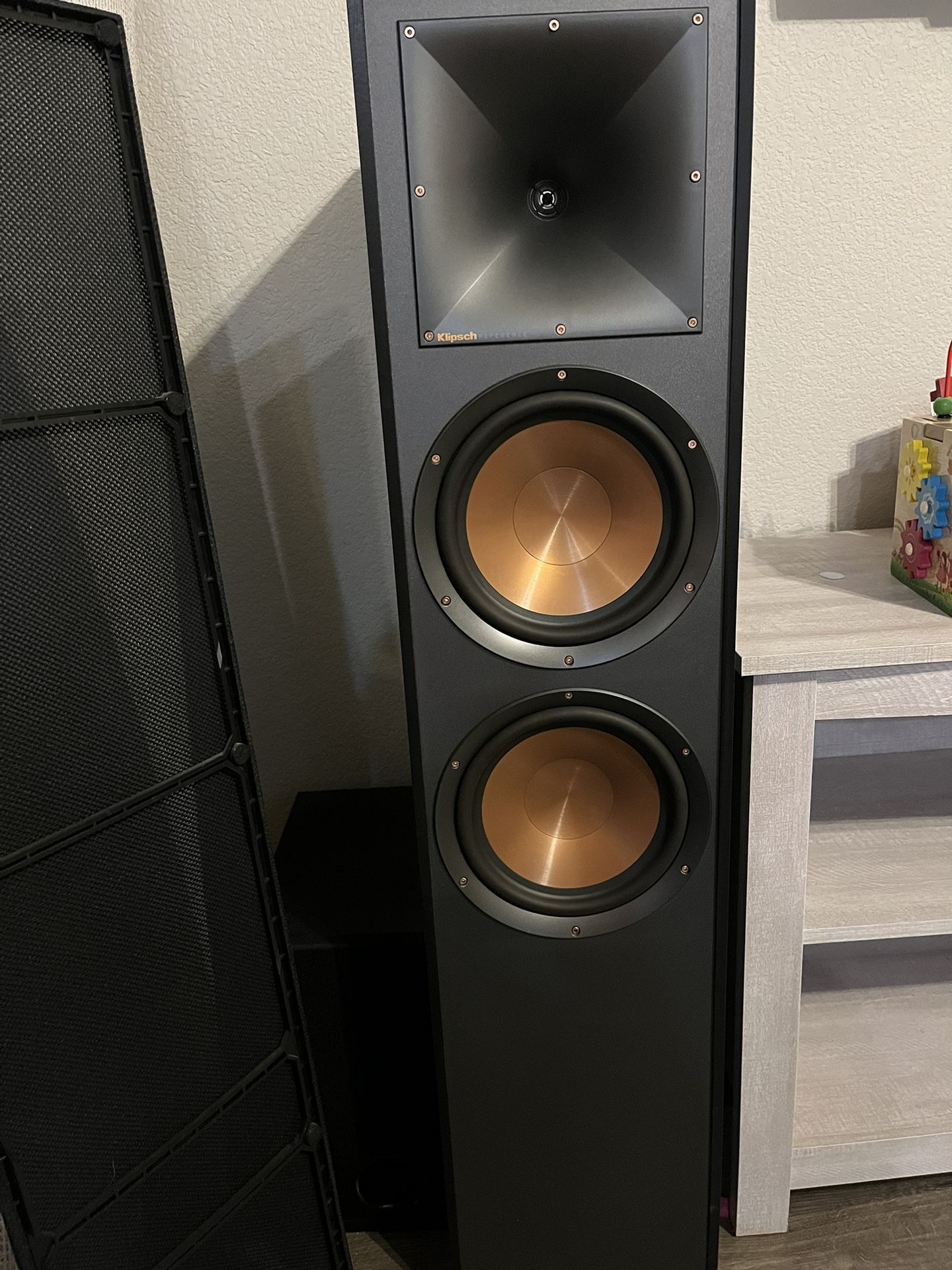 Klipsch Reference R-600F Tower Speakers  ((Pair))