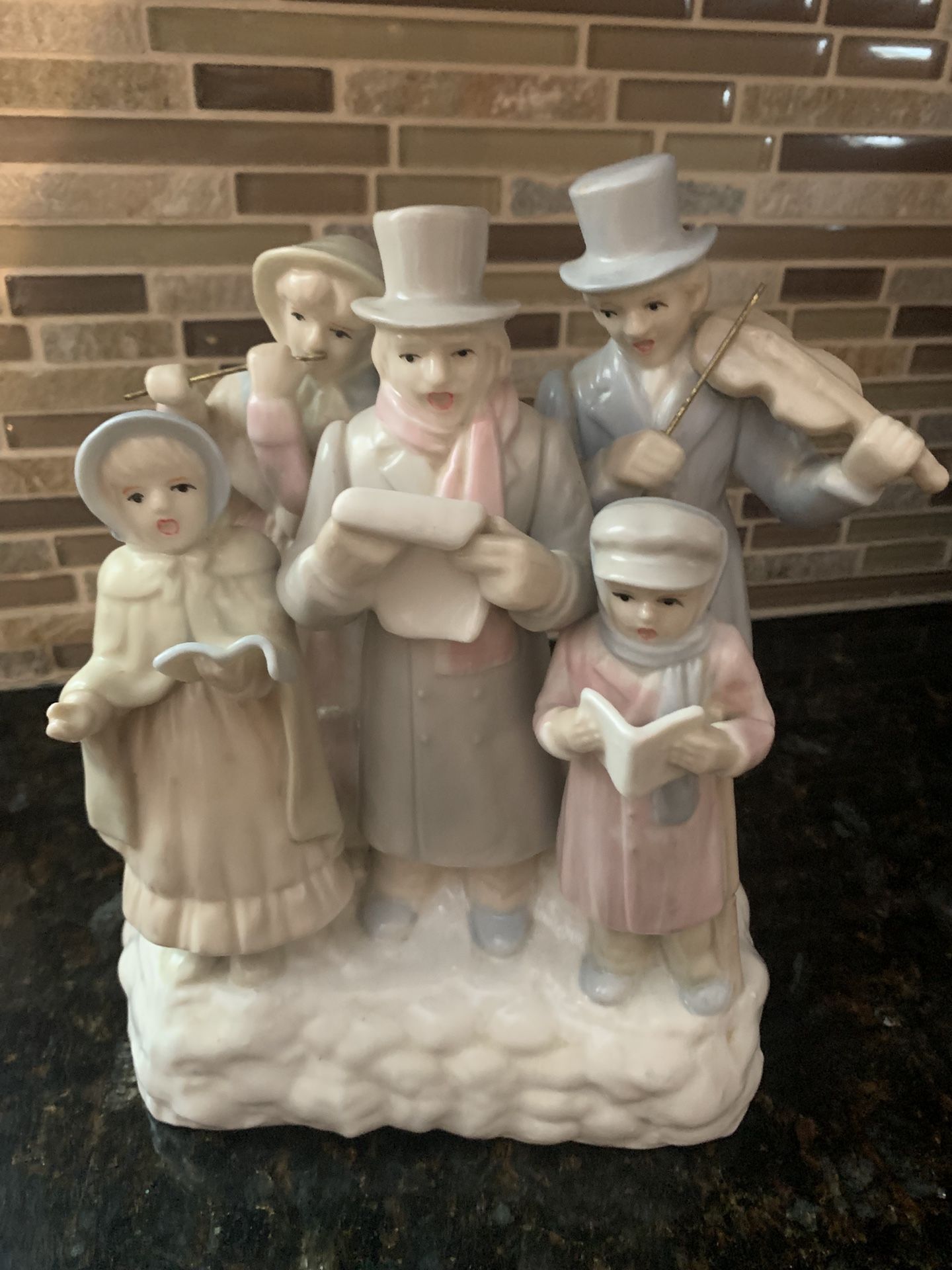 Vintage Christmas Carolers Wind Up Musical Music Box Holiday Dreaming of a White Christmas