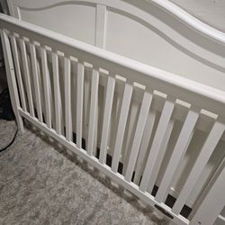 White Crib/ Toddler Bed 