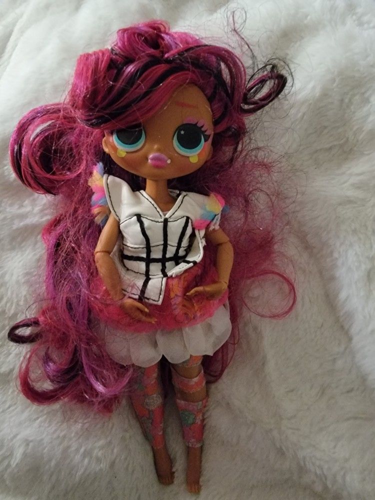 LOL Surprise OMG Queens Miss Divine Fashion Doll With Outfit