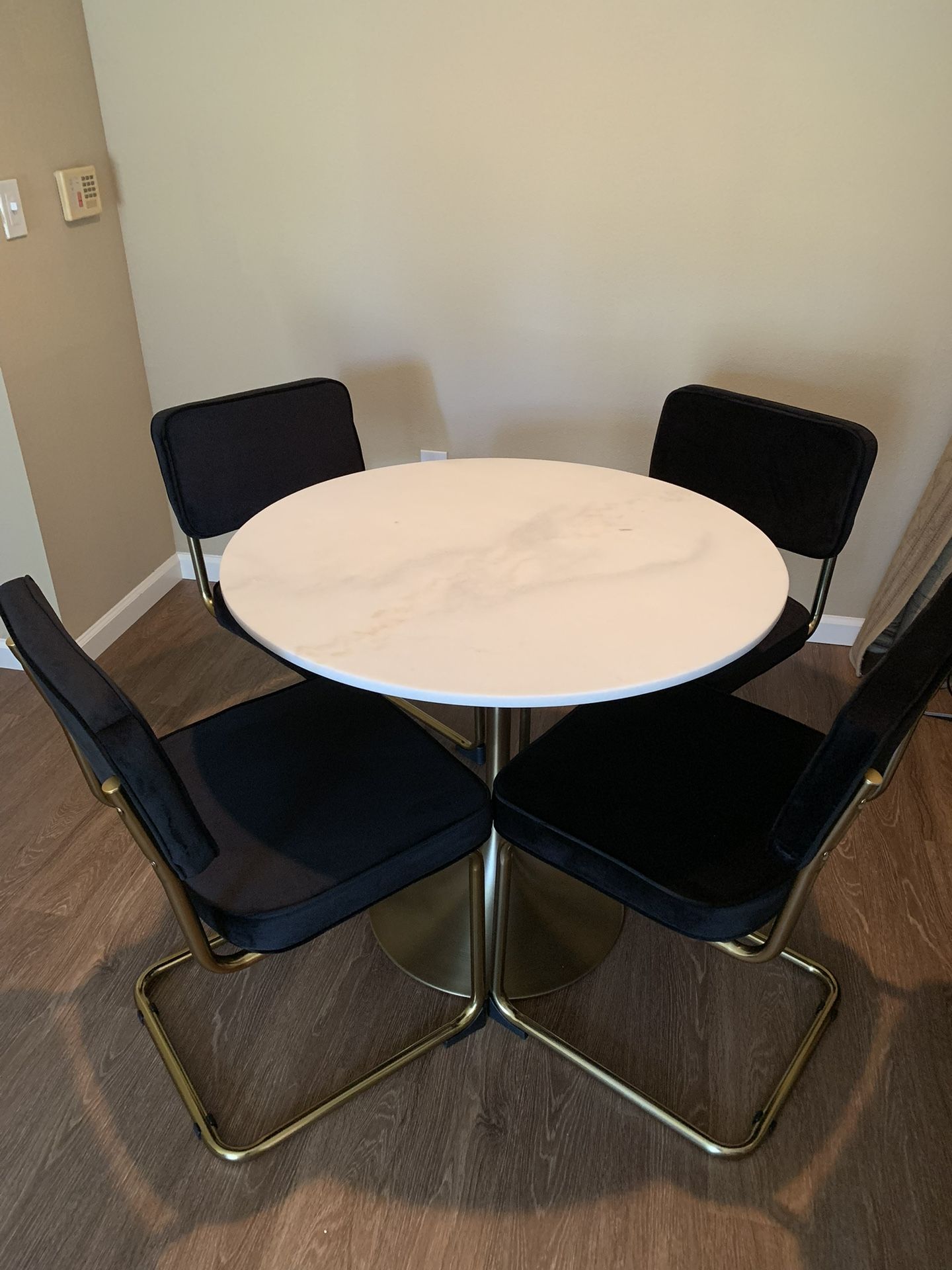 Leilani Tulip Dining Table, White/Gold.