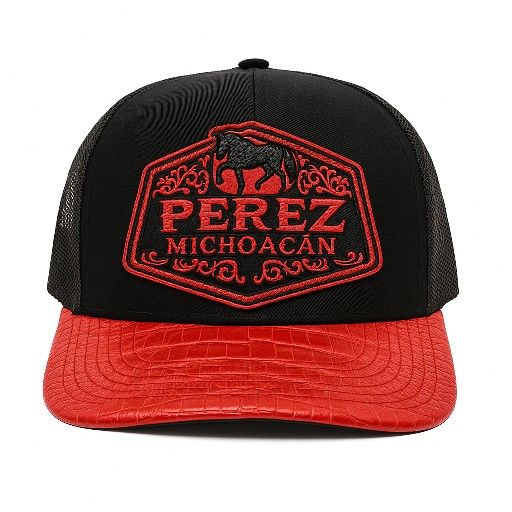 Working on something new π
Custom family-name piteado patches coming soon β each one matched with real or exotic-style leather. ππ