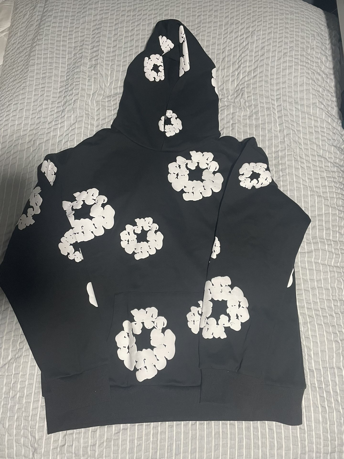 Black Cotton Wreath Hoodie π€