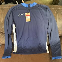 Nike Pullover Top