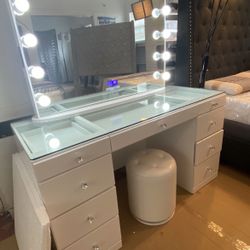 NEW ALERT 🚨! Vanity With Bluetooth Mirror-Built In Speaker 🔊 + USB Ports + Power Outlets 🔌 + Temperature + Clock ⏰ 