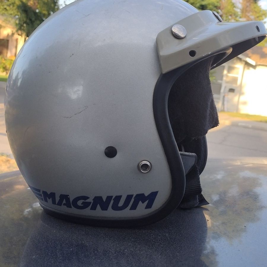 Vintage Bell MAGNUM MX Helmet for Sale in Selma, CA - OfferUp