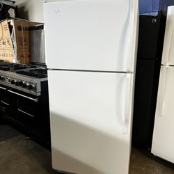 Whirlpool Apartment 18 Cu Ft Top Freezer Refrigerator Gloss White