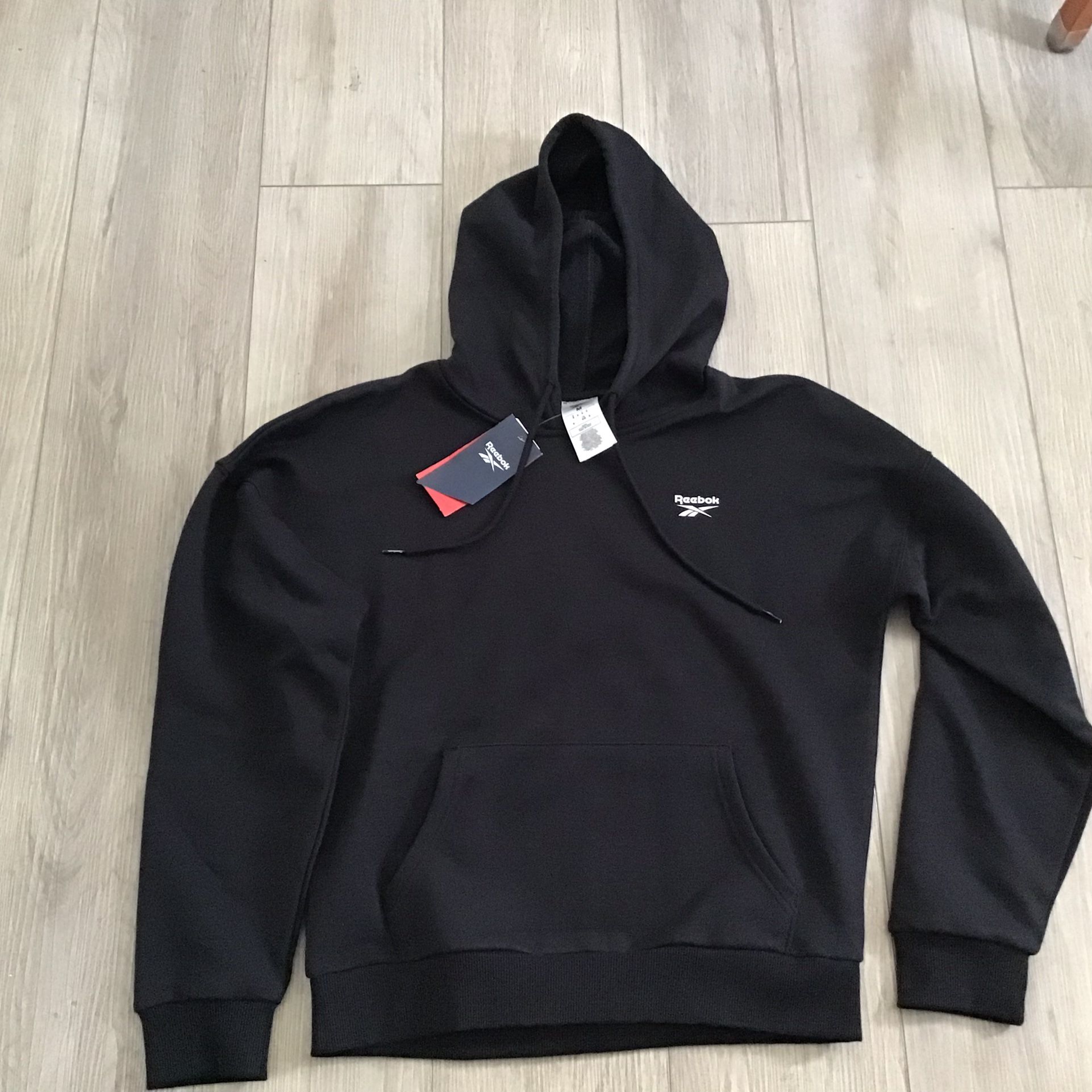 NWT~~REEBOK~ Size Medium WOMEN’S  Black Fleece Sweatshirt Hoodie~Front pockets~CHEAPER THAN STORES