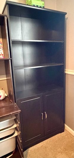 🏡 Classic Dark Brown Bookshelf with Cabinet Storage 🏡