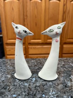 Vintage Ceramic Tall Long Neck Cats Pair of Salt and Pepper Shakers.  Preowned one shaker had a couple of black dots may be a marker.