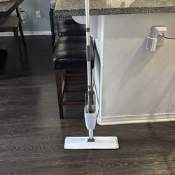 Spray mop