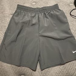 men’s small nike shorts never worn