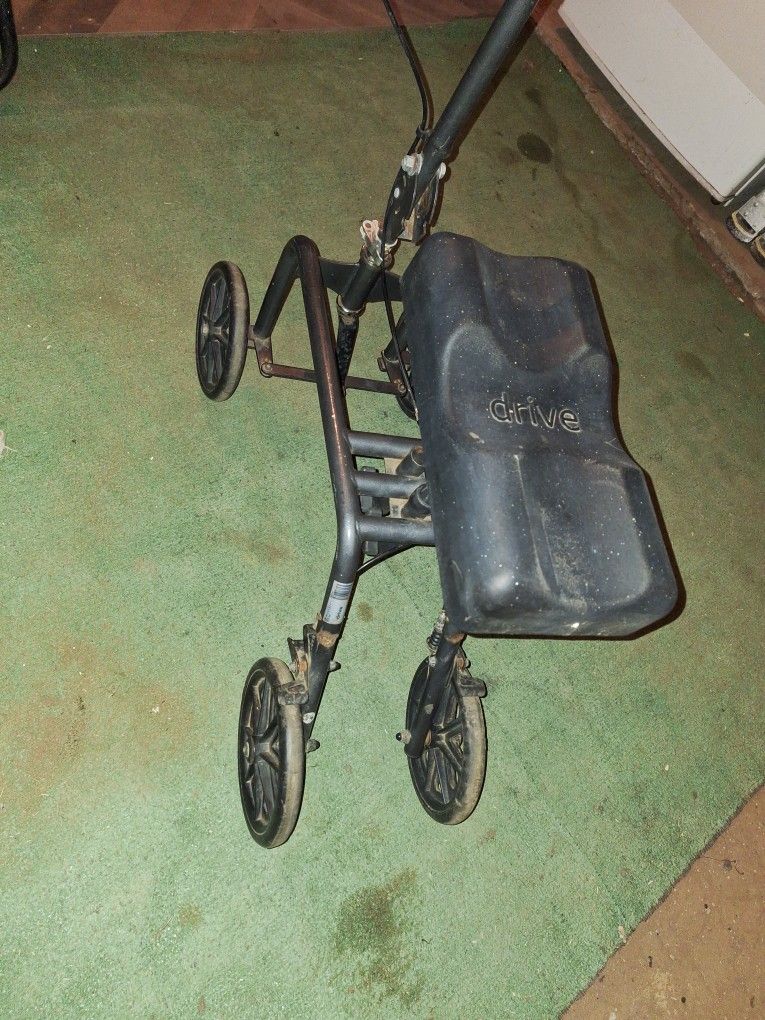 Knee scooter