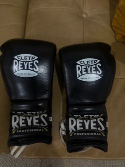 Cleto Reyes Boxing gloves