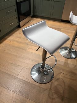 White and chrome adjustable bar stools