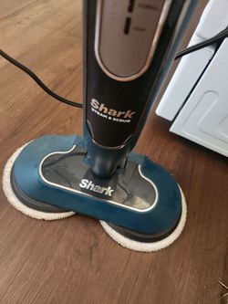 Steamer mop shark