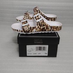 Women's Sandals Slides Slippers. New In Box. Size 7 Women's Shoes. Like Birkenstock