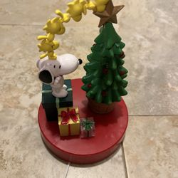 Snoopy Peanuts Christmas Musical table piece
