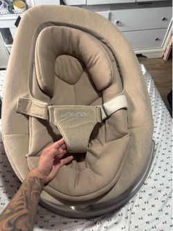 Nuna baby seat (leaf grow)