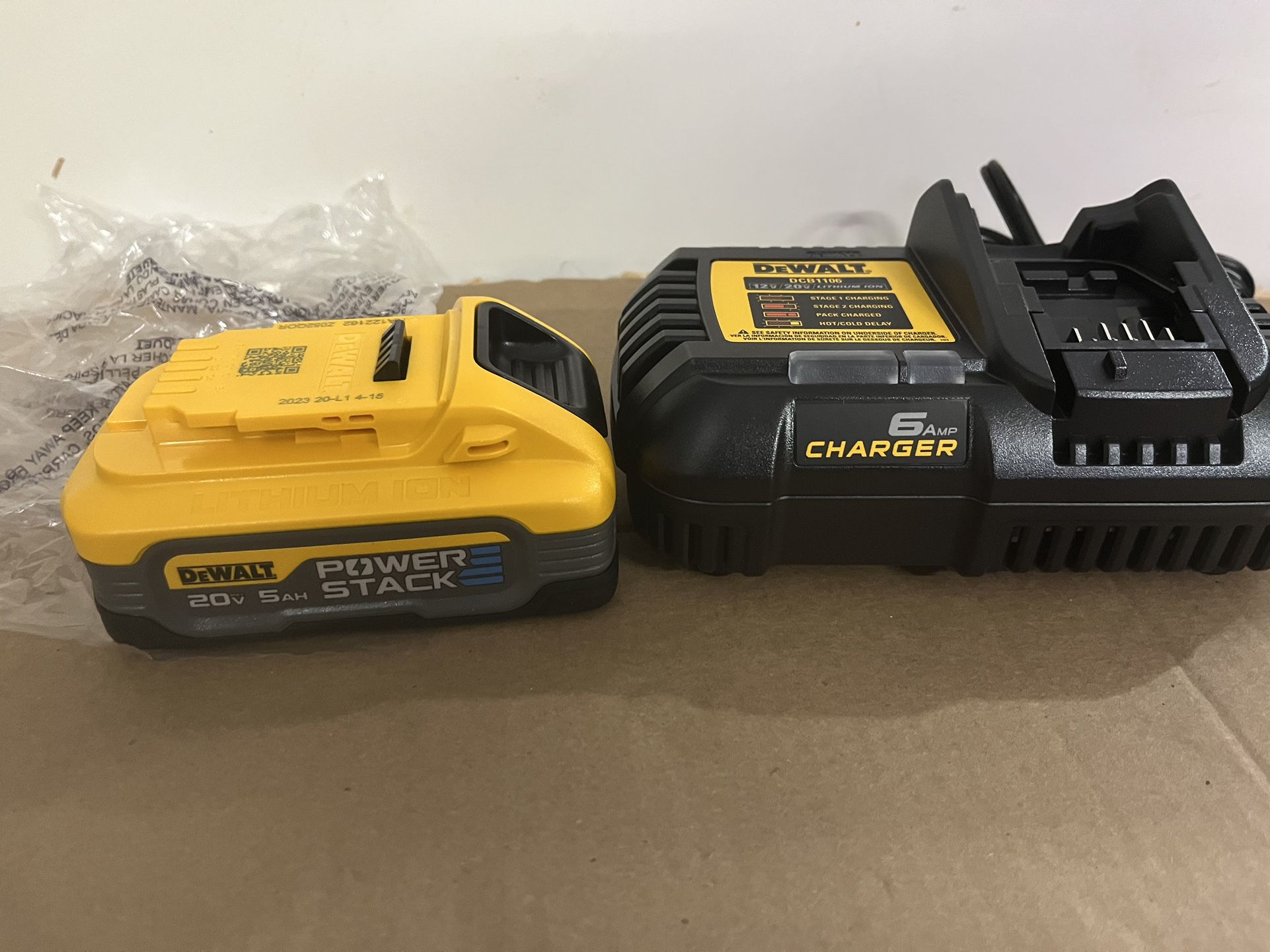 DEWALT POWERSTACK 20V Lithium-Ion 5.0Ah Battery Pack and Charger