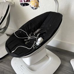 4moms MamaRoo Multi-Motion Baby Swing, Bluetooth Enabled with 5 Unique Motions, B