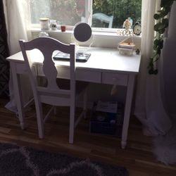 White Desk And Chair With Removable Shelf