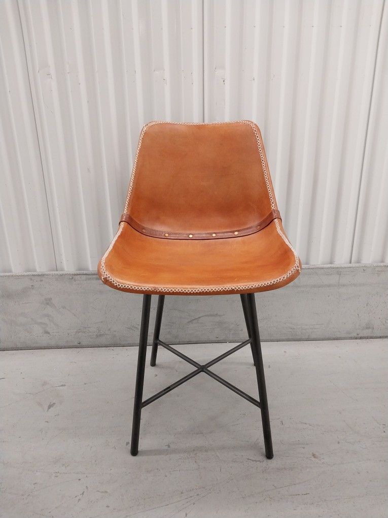 LEATHER MID CENTURY MODERN (MCM) CHAIR