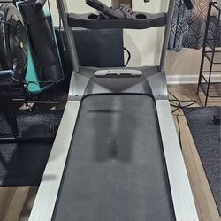 Spirit Fitness XT685 Treadmill